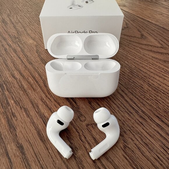NWT Apple AirPods Pro 3 - Includes 2 cases and 4 Extra Ear Tips - Model A3063 - Picture 4 of 14